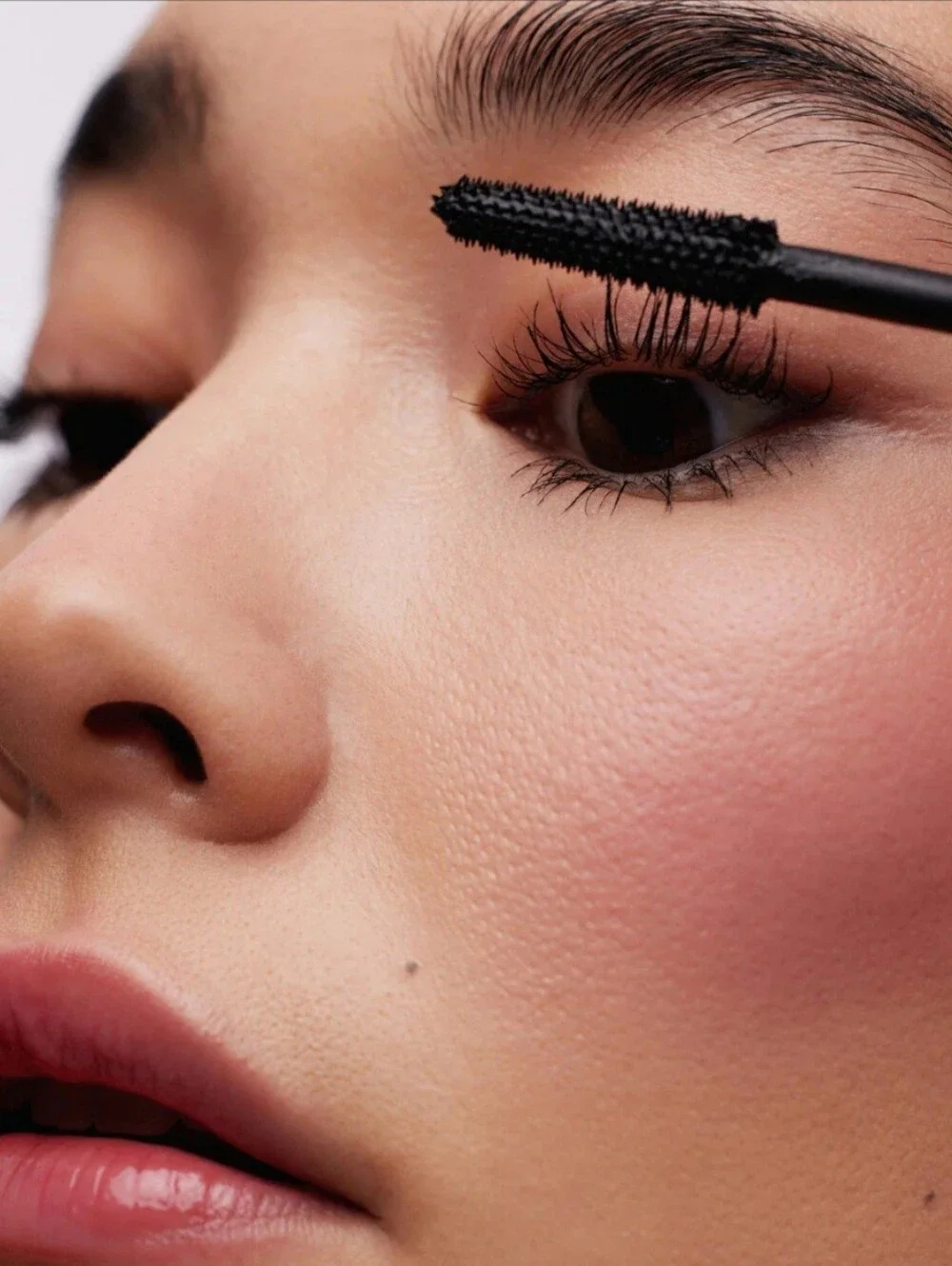 r.e.m. beauty - Flourishing Lengthening Mascara - Midnight Black